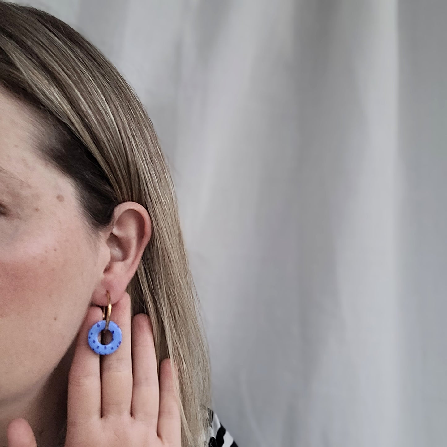 Mix&Match Anhänger für Creolen in Blau mit Punkten