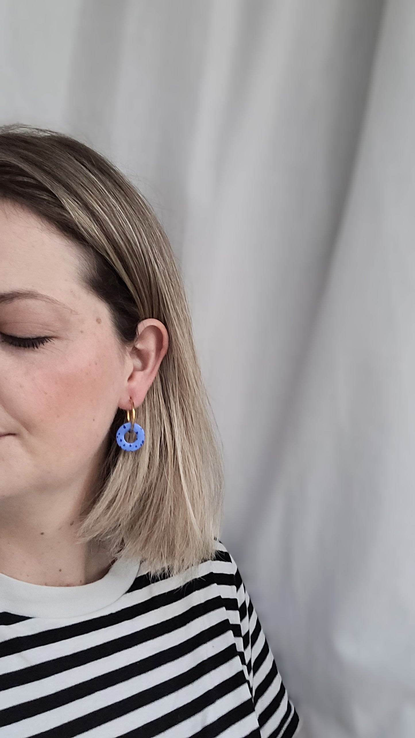 Mix&Match Anhänger für Creolen in Blau mit Punkten