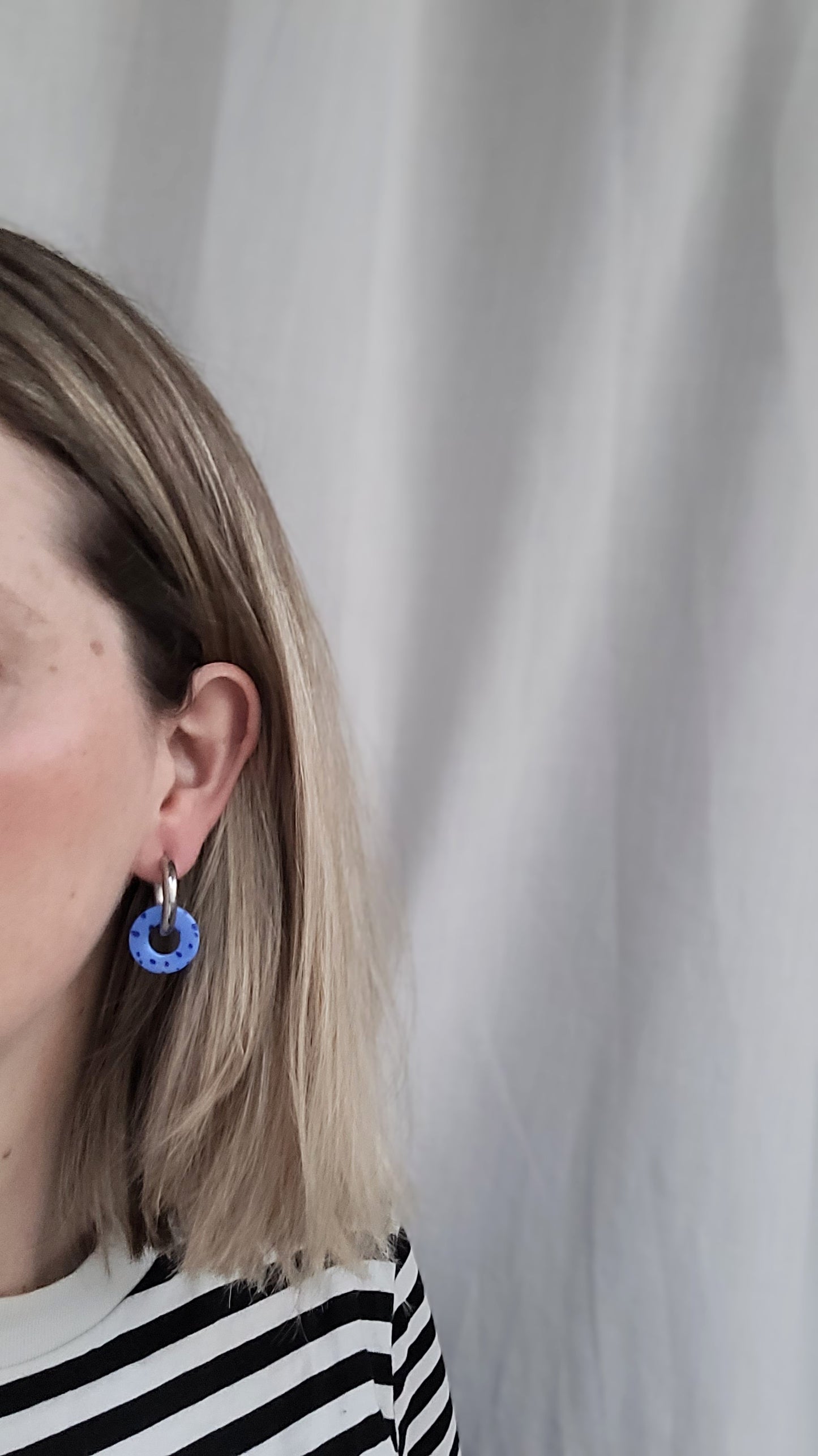 Mix&Match Anhänger für Creolen in Blau mit Punkten
