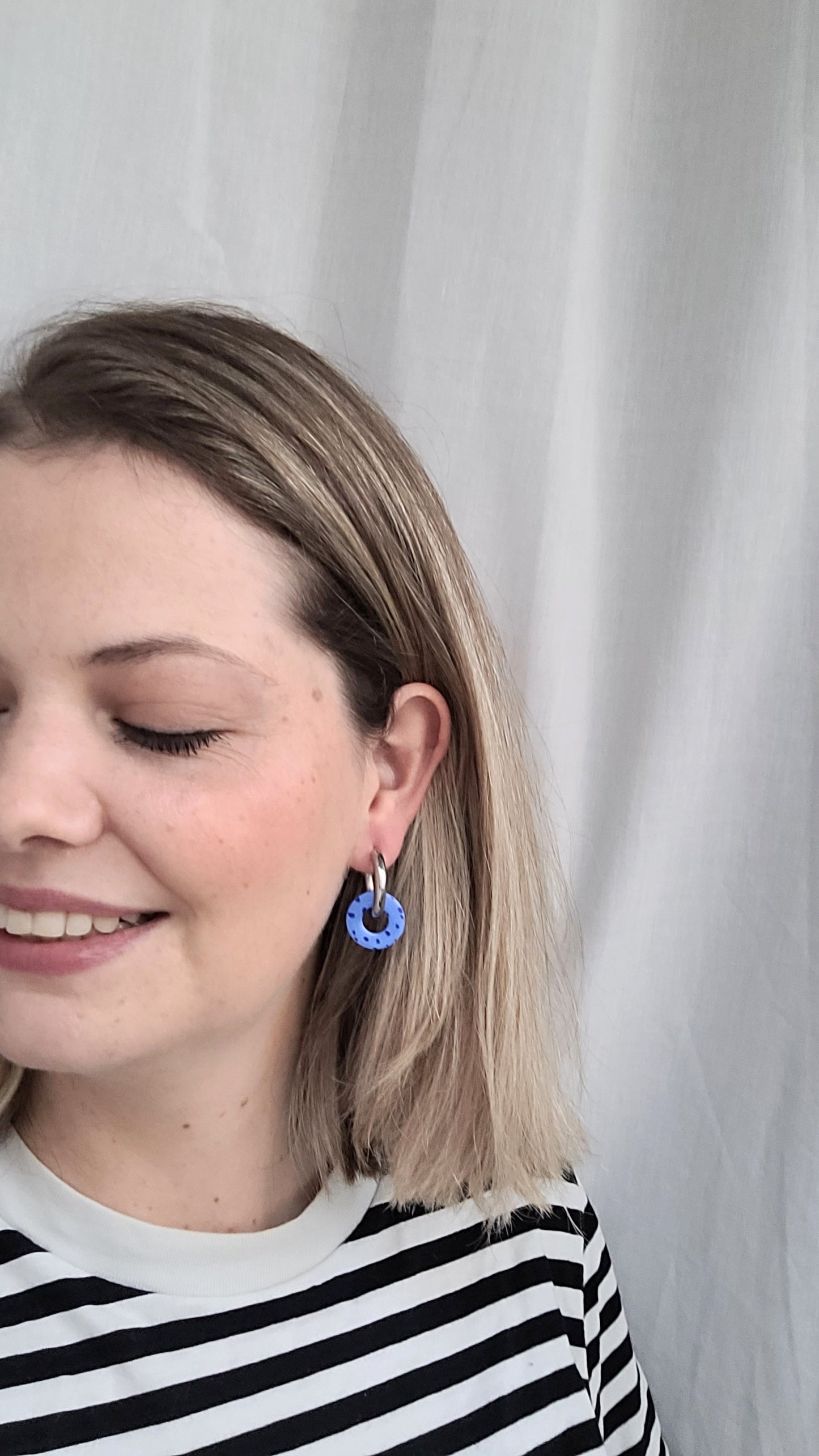 Mix&Match Anhänger für Creolen in Blau mit Punkten