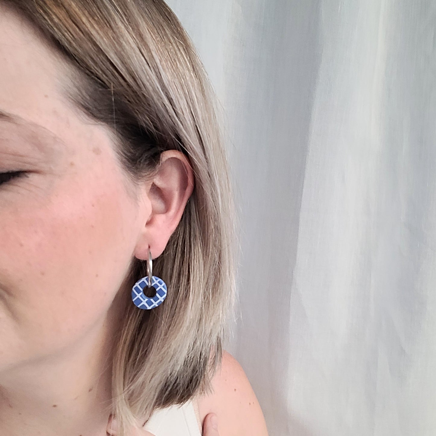 Mix&Match Anhänger für Creolen in Blau mit weißem Muster