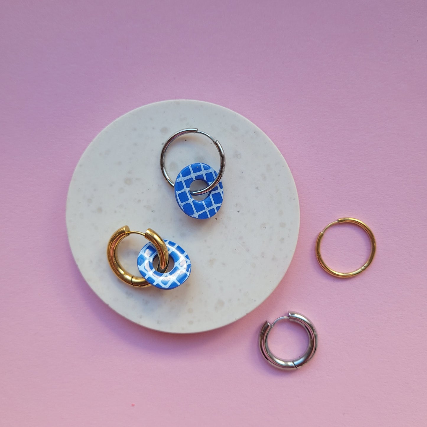 Mix&Match Anhänger für Creolen in Blau mit weißem Muster