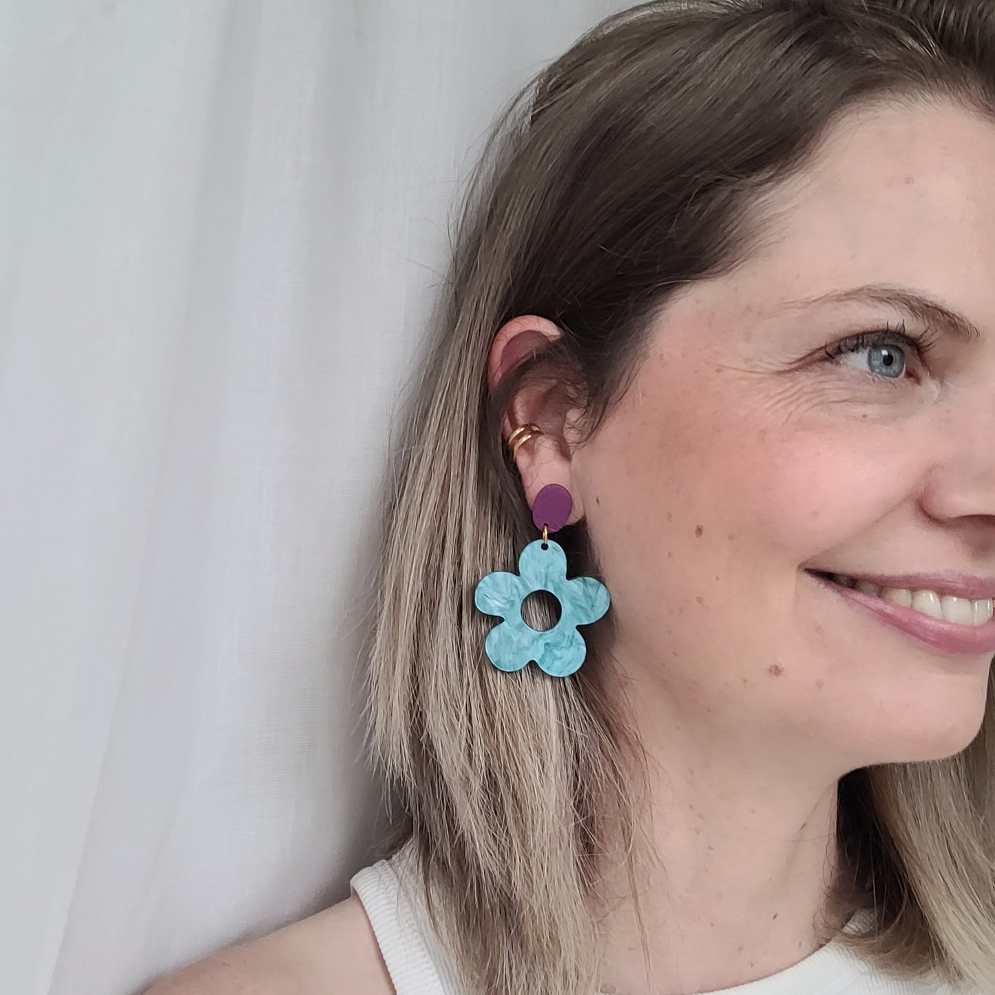 Ohrringe mit Acryl-Blume & Polymer Clay Element