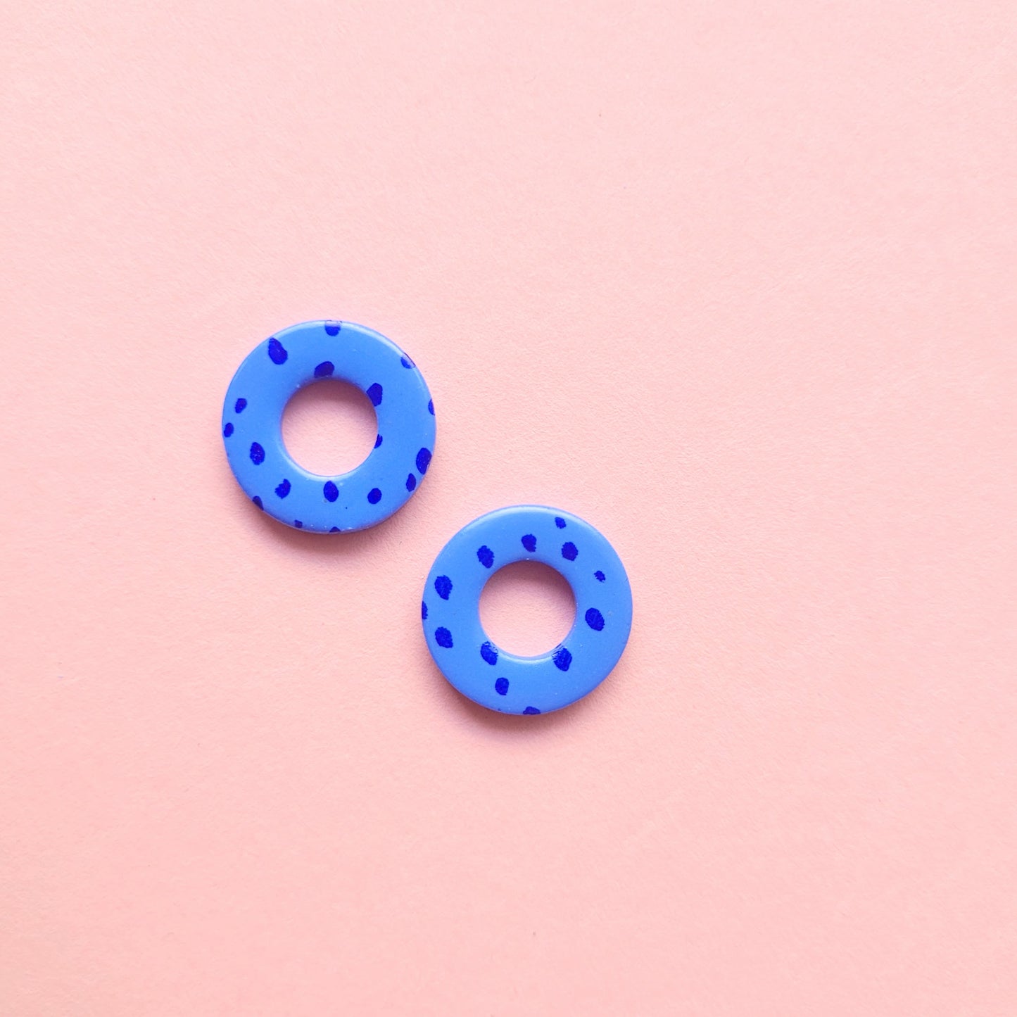 Mix&Match Anhänger für Creolen in Blau mit Punkten