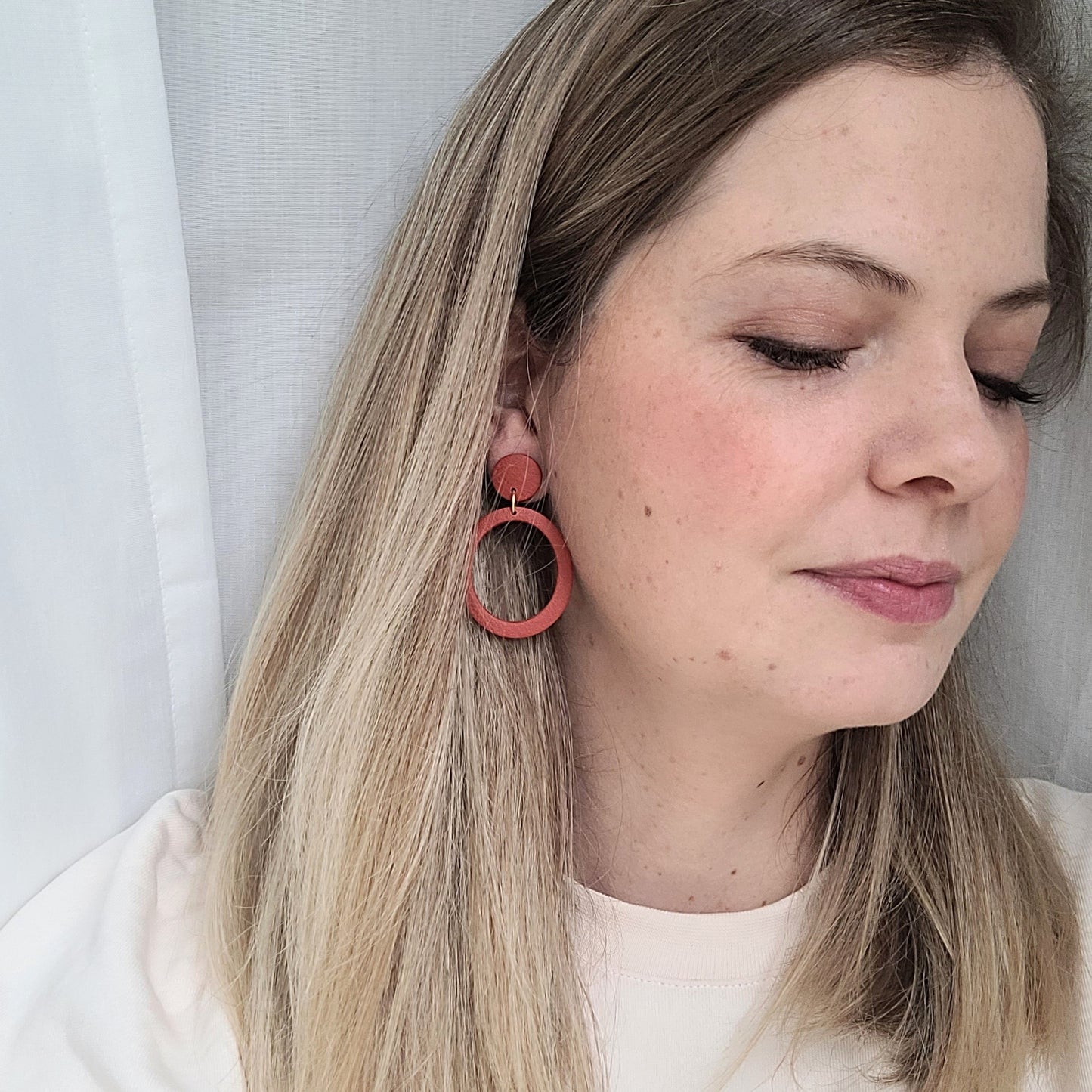 Hängende Statement Ohrringe in Schwarz oder Burnt Orange, Ohrhänger