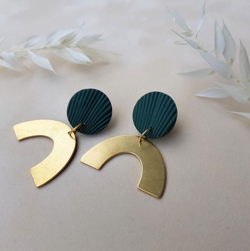 Geometrische Statement Ohrringe in Gold, Grün, Blau, Salbei mit Messinganhänger