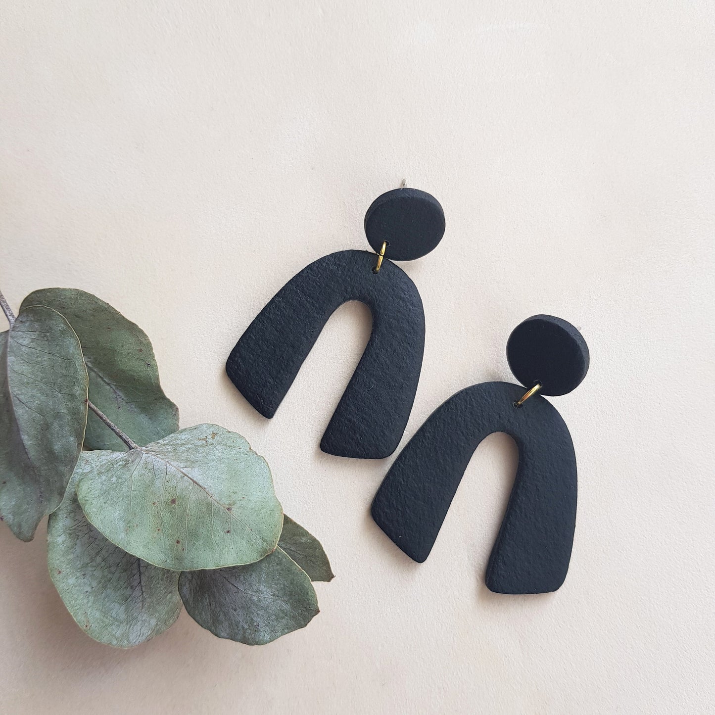 Schwarze Statement-Ohrringe aus Polymer Ton