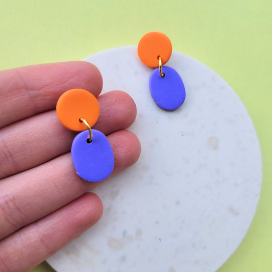 COLOUR POP – Statement-Ohrringe in Orange & Violett mit organischer Form