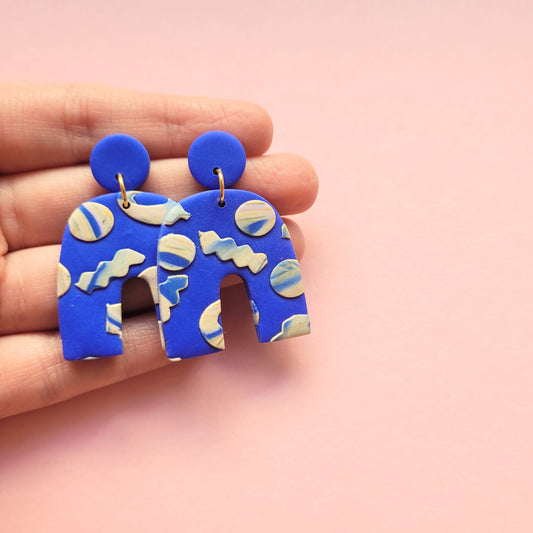 Ohrringe aus Polymer Ton Blau Creme Muster