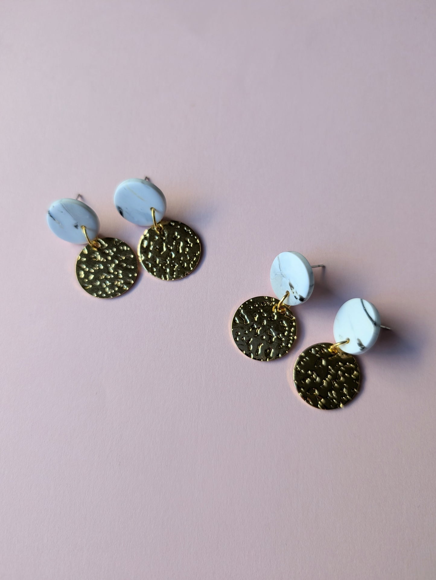 Edle Ohrringe mit vergoldetem Edelstahlelement