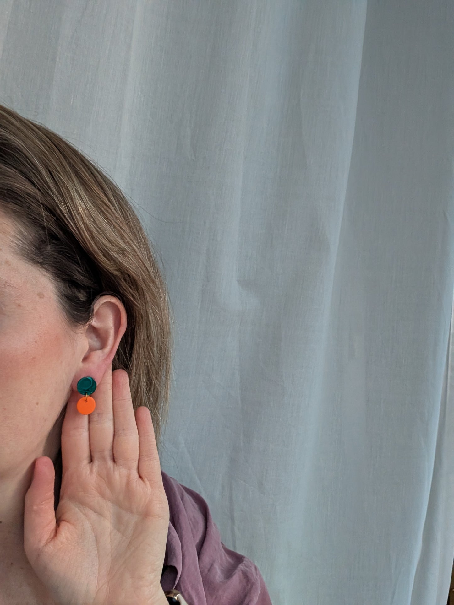 Kleine Ohrringe in Grün und Orange